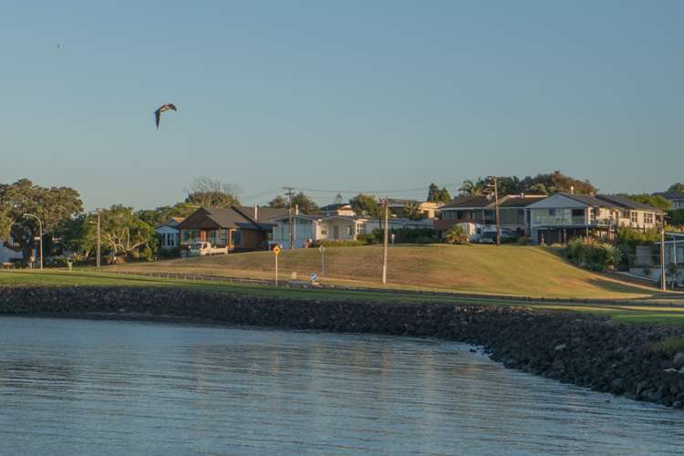 16 Kiwi Esplanade Mangere Bridge_18
