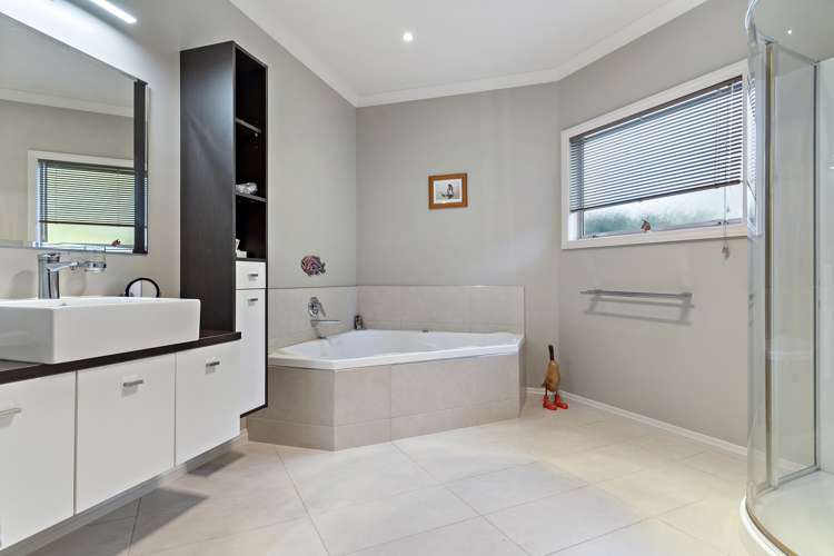 213 Woodside Road Woodside_16