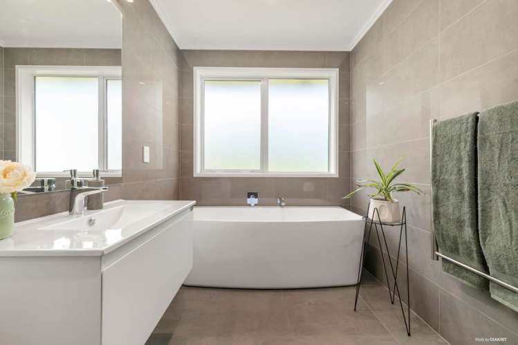 18 Lawrence Carter Drive Bombay_16