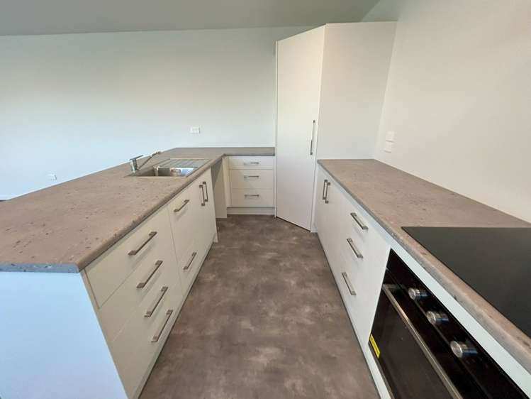2/15 De Havilland Way 11229_5