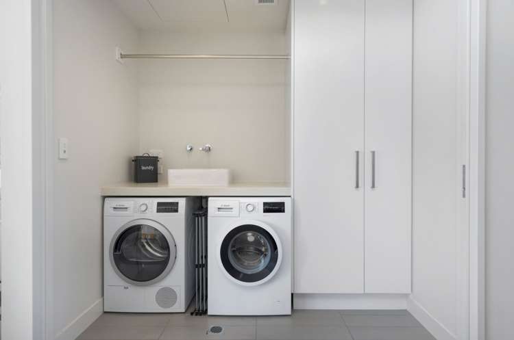 2c/2 Clyde Quay Wharf Te Aro_23