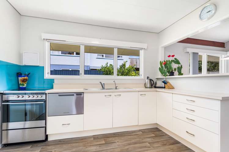 21 Fairway Drive Kamo_11