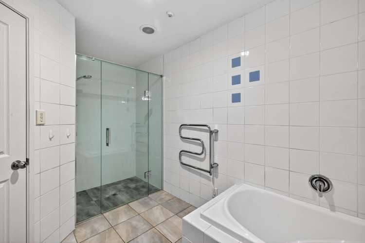 1A/45 Marine Parade Mt Maunganui_23