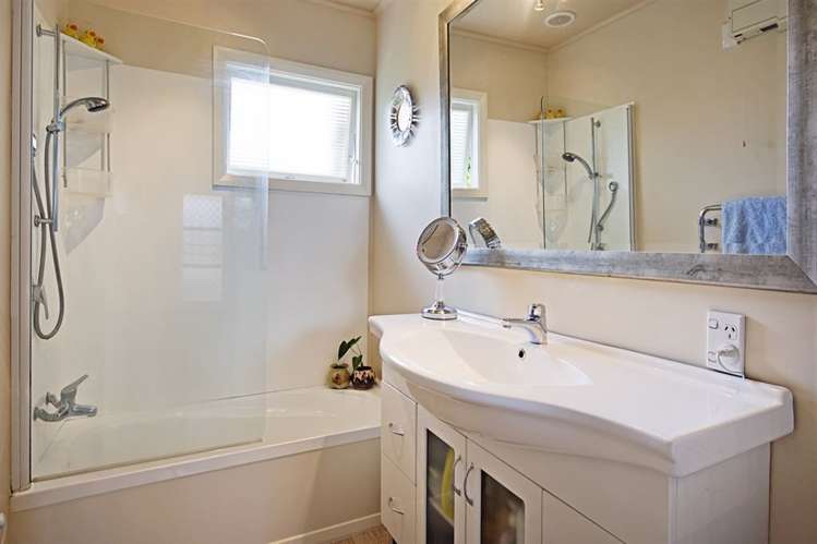 318 Seaview Road Stoke_11