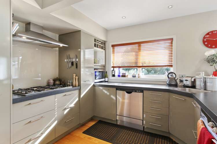 7 Essex Street Te Atatu South_8