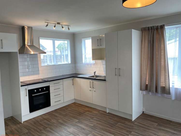 8 Haumia Way Otara_1