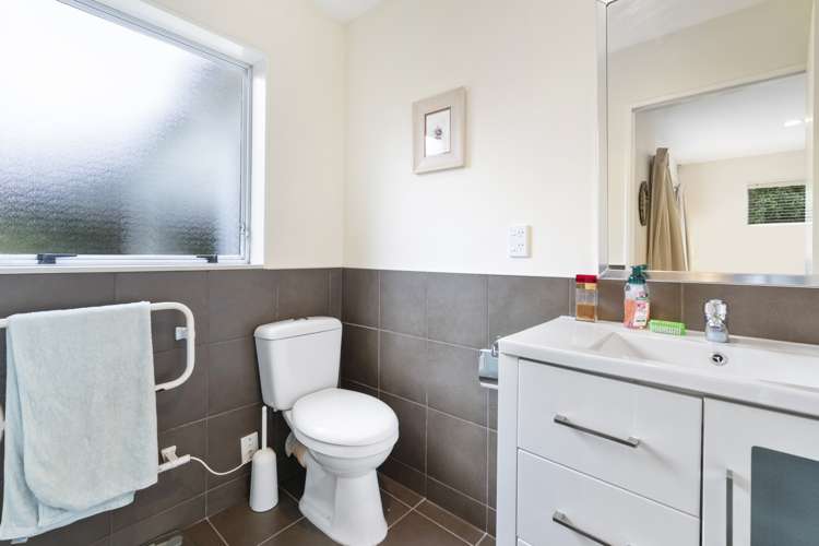 2/34 Parkhill Road Mellons Bay_20