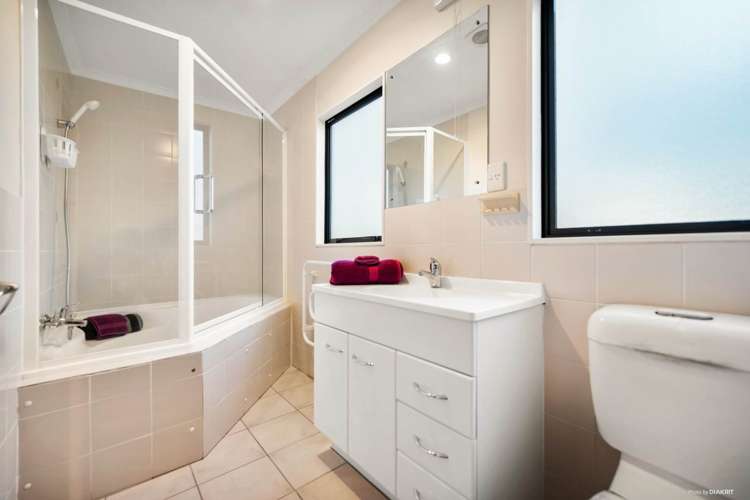 2 Tua Place Favona_11