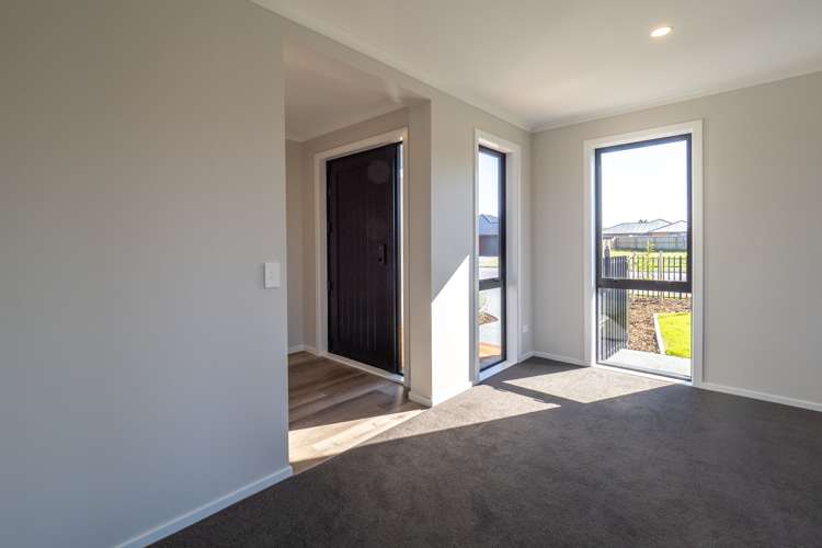 1 Strowan Avenue Elgin_18