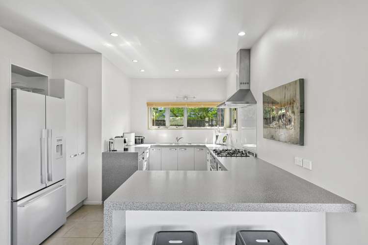 27a Fyvie Avenue Tawa_6