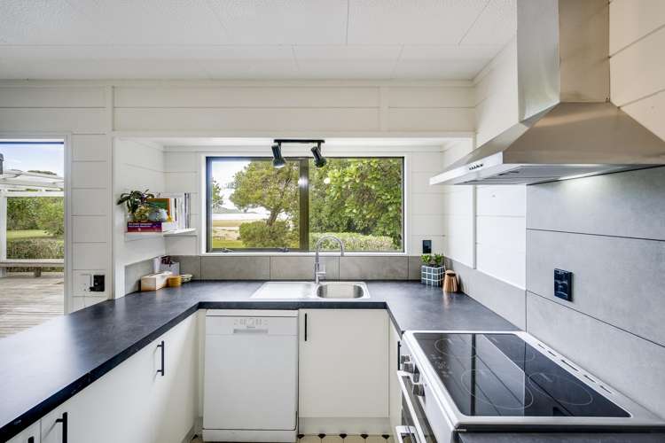 106 Tiakitai Road Waimarama_8