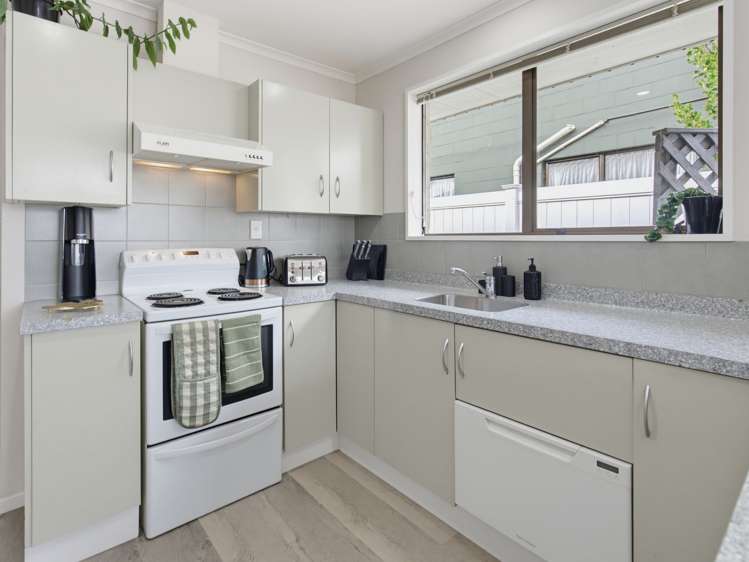 2/244 Main North Road Redwood_7