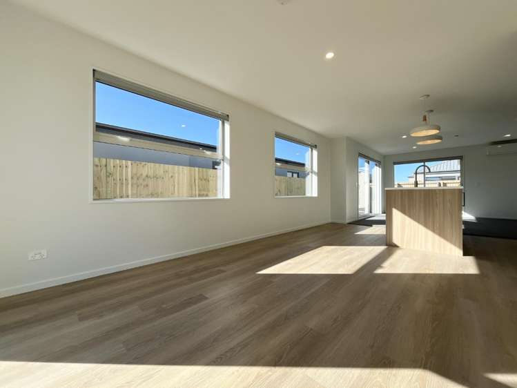 10 Rita Angus Road 10145_6