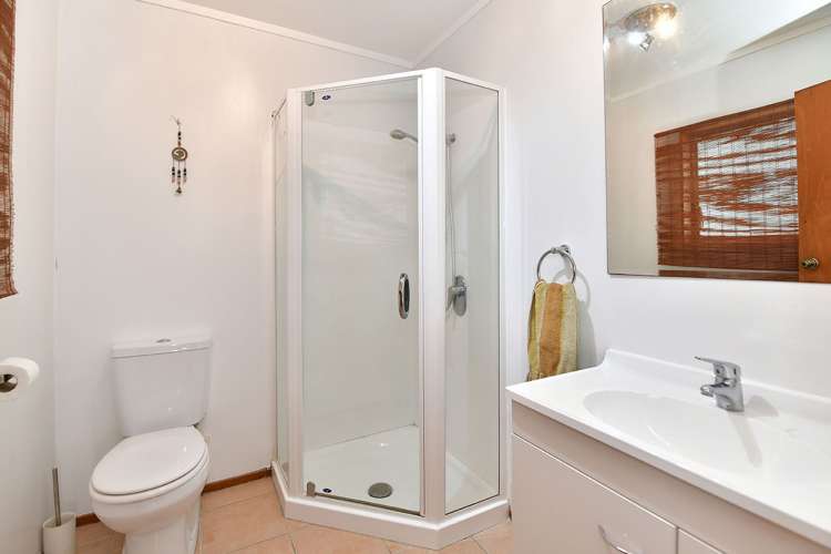 3 Higham Ferrers Place Red Beach_25