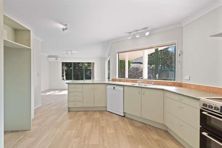 30 Caversham Drive 2612_10