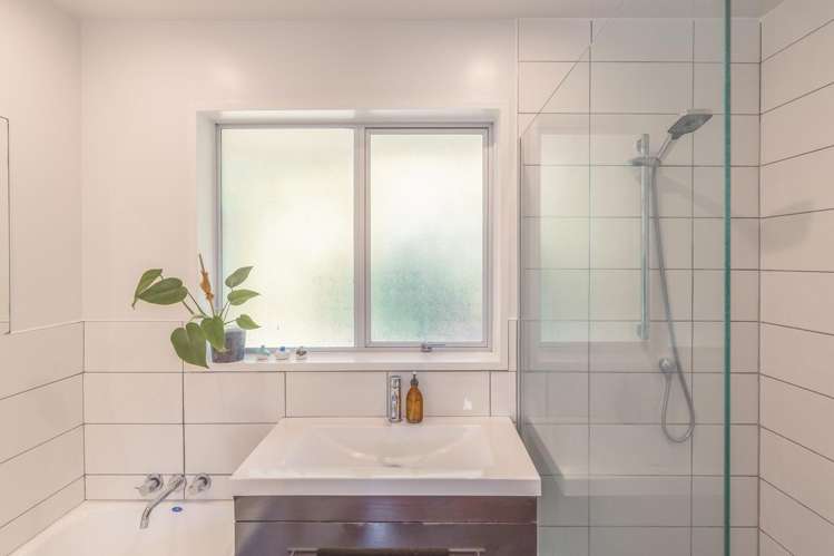 b/199 Rocking Horse Road Southshore_12