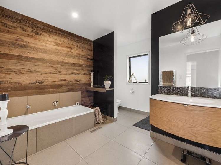 1/11 Errol Close Burbush_13