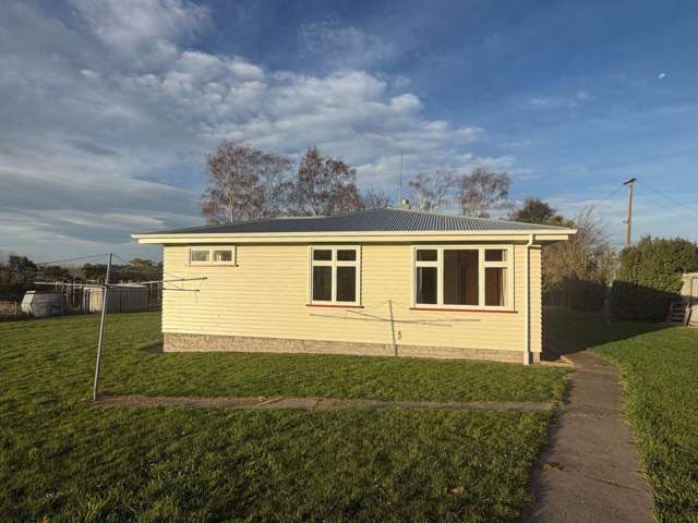 WAIMATE - 3 BED HOUSE, SINGLE GARAGE, RURAL LOCATION