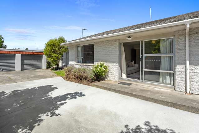 Fantastic Location - Two bedrooms plus Garage!