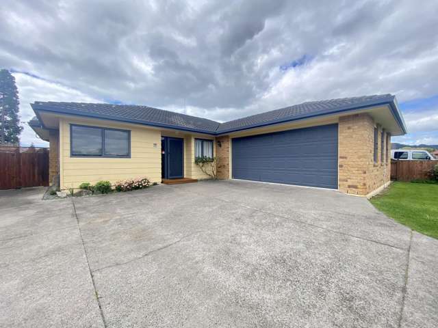 Modern, Fully Furnished Three Bedroom Home Available Short-term!