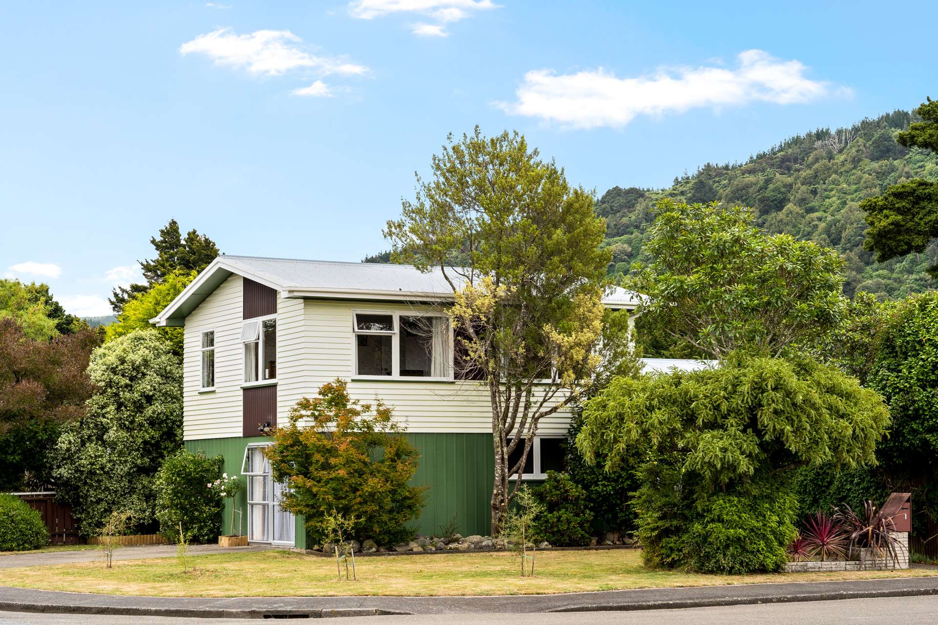 1 Ruapae Grove Trentham_0