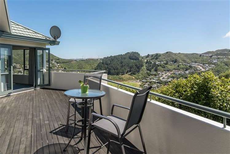 9 Becker Way Karori_1