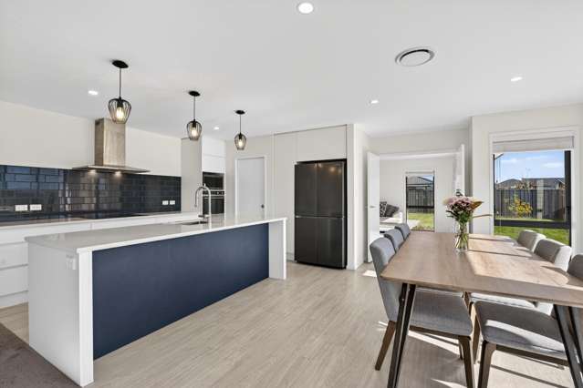 609 Lyndhurst Road Frimley_2