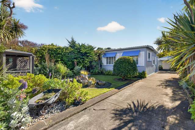 Coastal Charm & Flexibility!