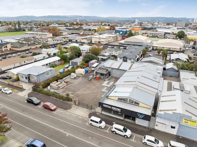 Versatile commercial site