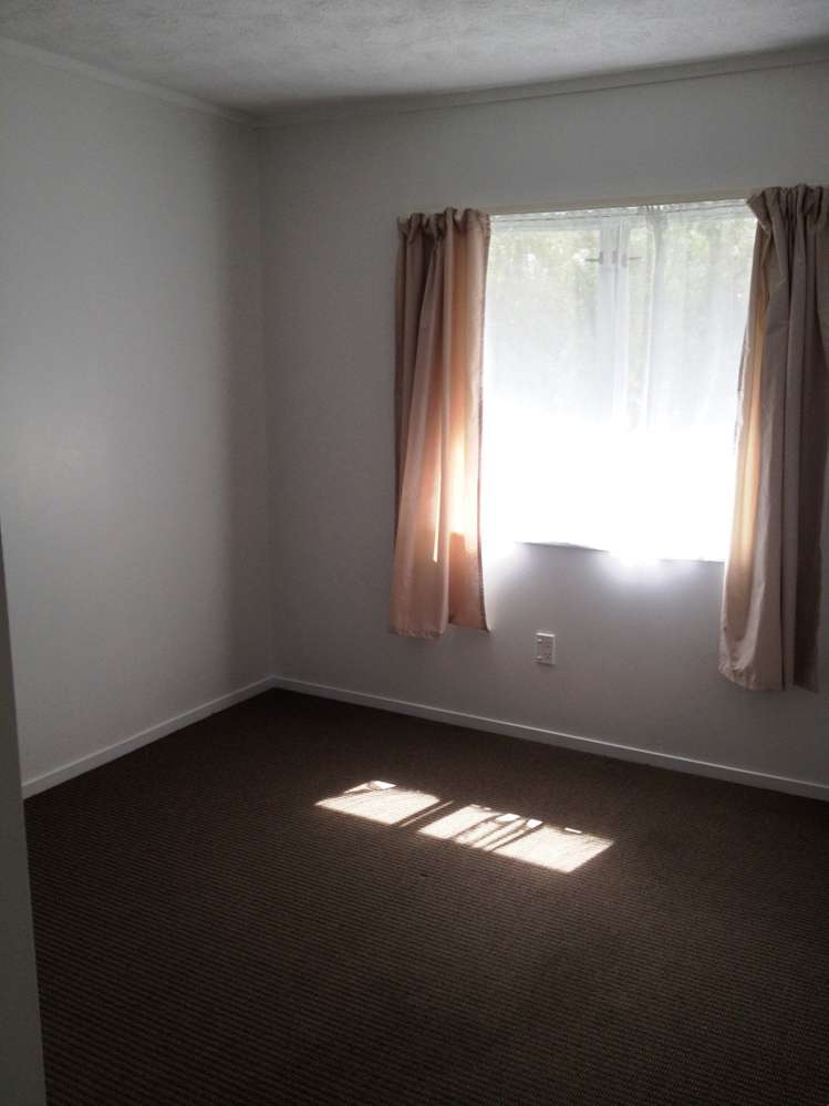 2/134 Bradbury Road Botany Downs_4