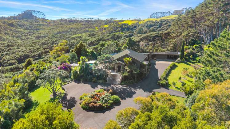 193 Valley Road Muriwai Beach_3