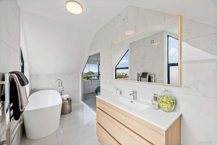 2/126 Beach Road Castor Bay_8