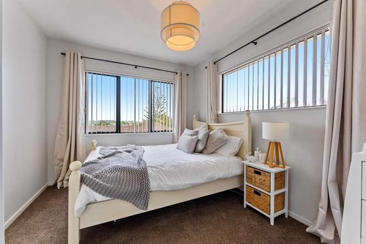 2/9 Hogans Road Glenfield_12