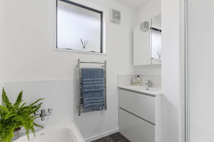 32 Hiwi Crescent Titahi Bay_11