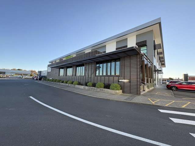 17 Home Straight Te Rapa_1