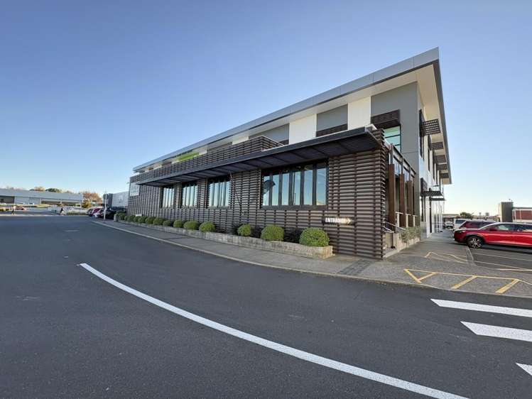 17 Home Straight Te Rapa_1