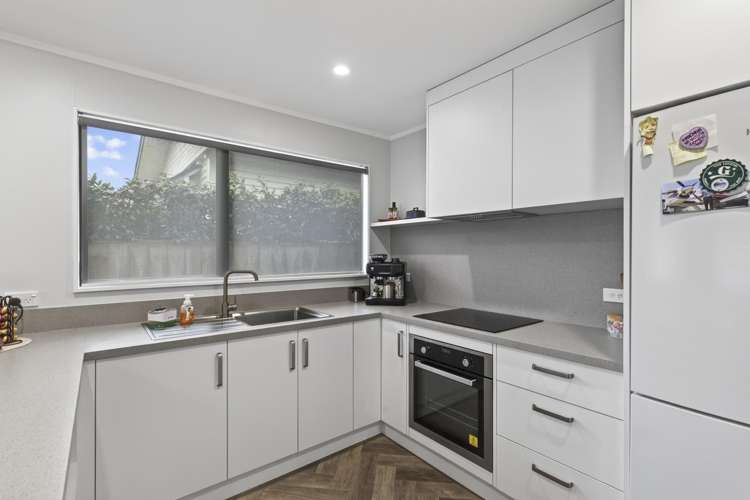 1/6 Hoyle Place Westown_13