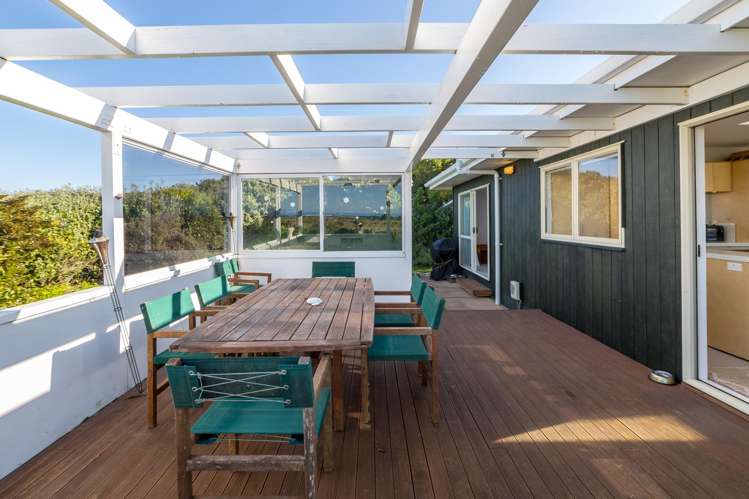 6 Beach Road Flat Point_25