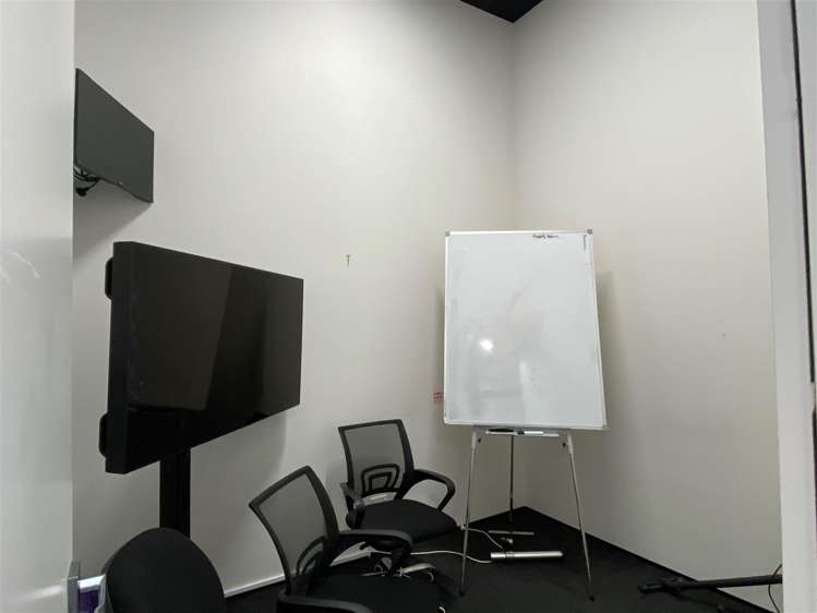 Part Ground Floor, 554 Victoria Street Whitiora_4