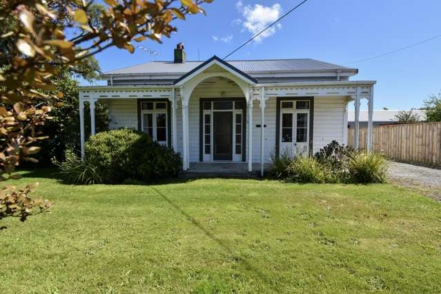 Charming Carterton Cottage - A Renovator's Delight