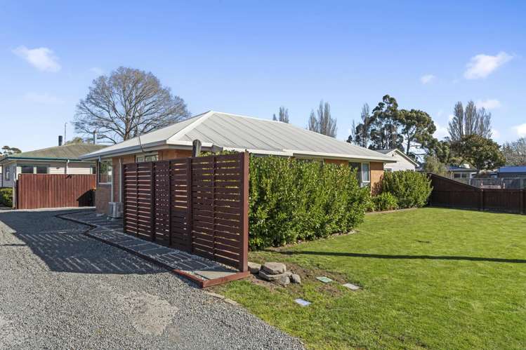 82 Moffat Drive Lincoln_17