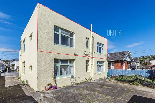 Character 2-Bedroom Art Deco Flat in Newtown