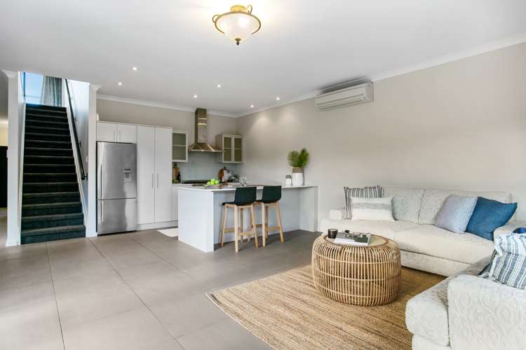 8 Chateau Crescent Rangatira Park_9