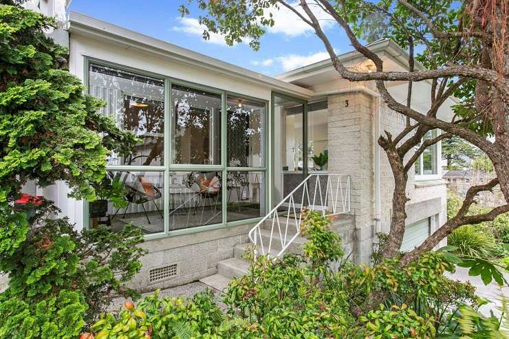 dilapidated white house with mossy driveway  57 Meadowbank Road, Meadowbank, Auckland