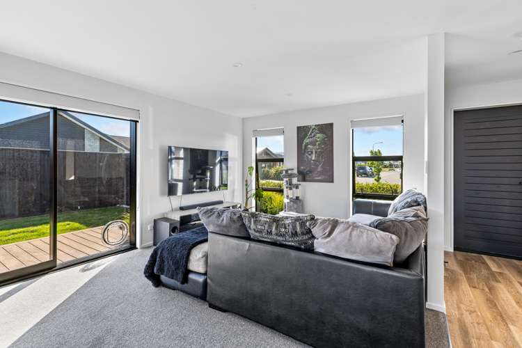 74 Thornborough Drive_3