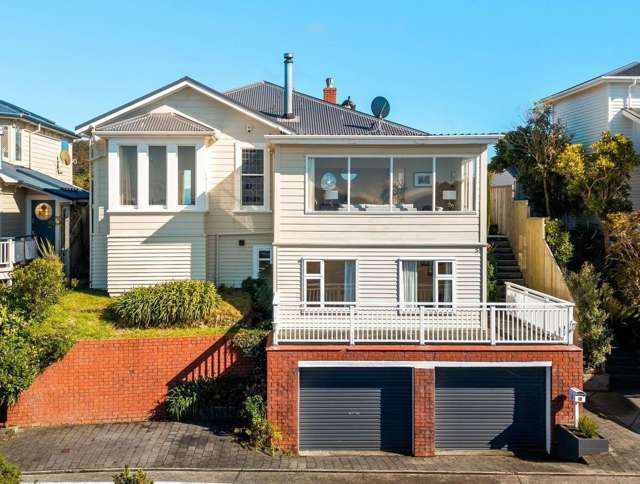 All-Day Sun, Panoramic Views and Family Space