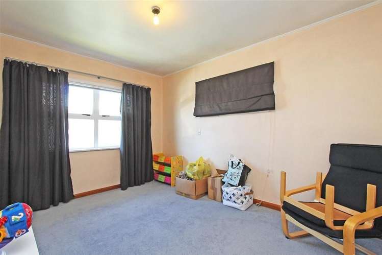 3 Tennyson Crescent Stoke_5