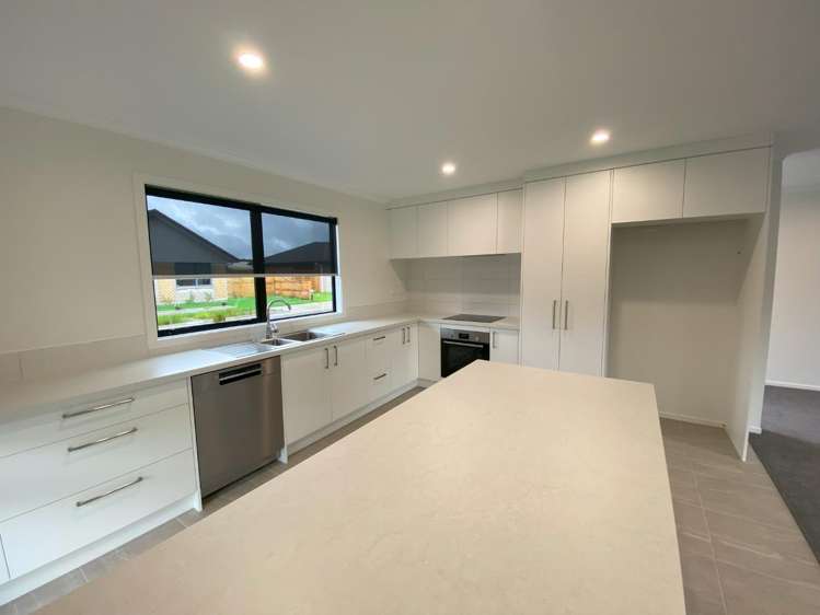 17 Korako Lane 500153_2
