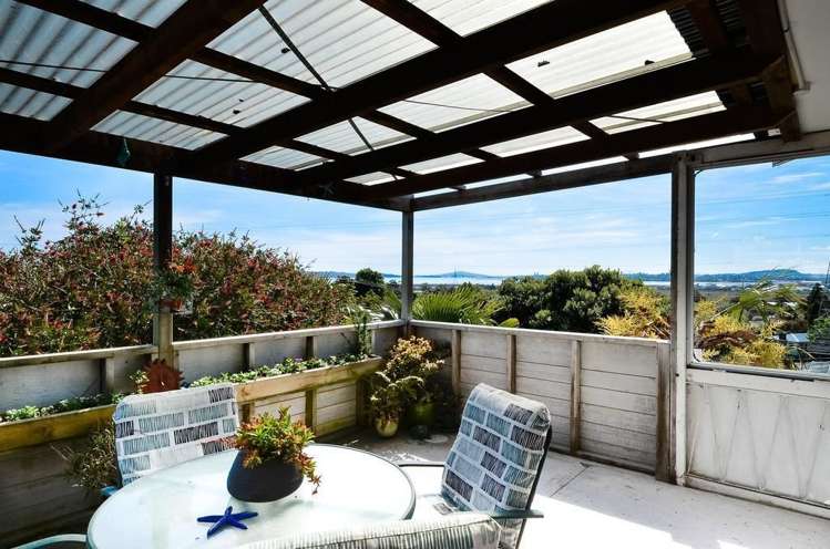 1 Wakeling Avenue Te Atatu South_21