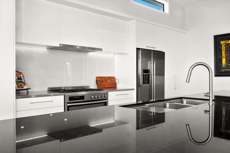 2/203 Marine Parade Mt Maunganui_9